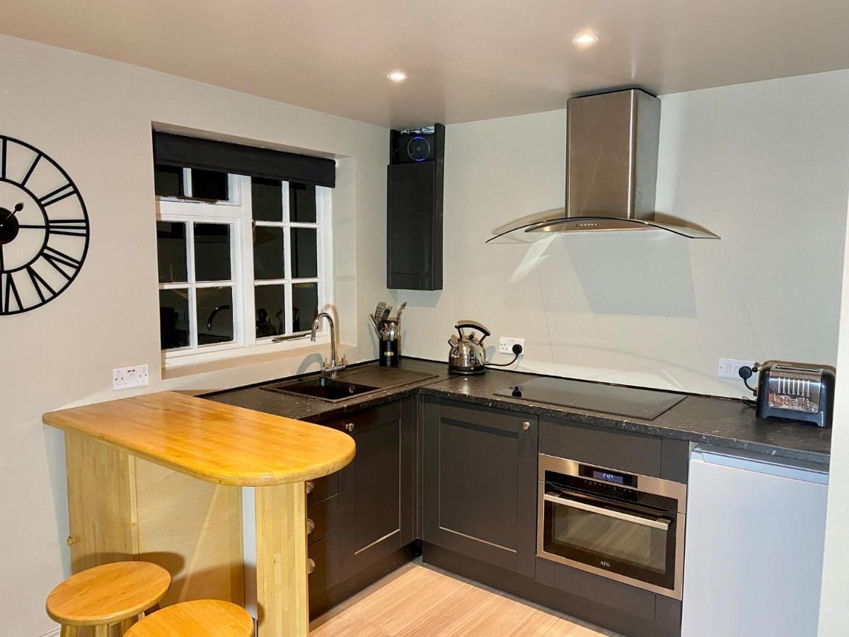 Well Cottage: A Cotswold Cottage At The Heart Of The Village Of 크루드웰 외부 사진