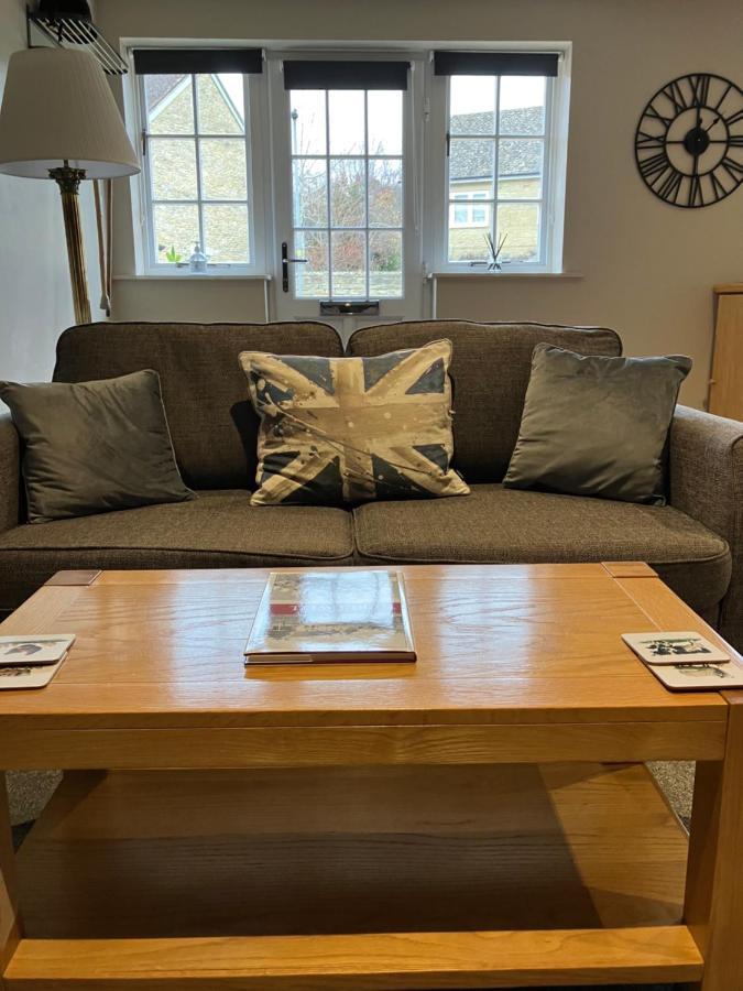 Well Cottage: A Cotswold Cottage At The Heart Of The Village Of 크루드웰 외부 사진